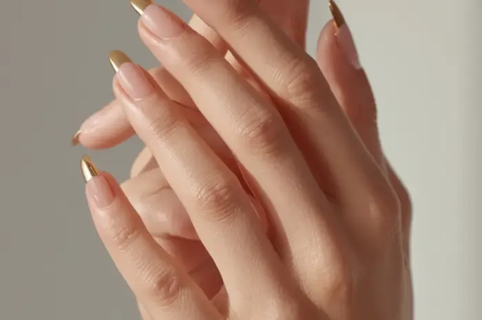 10 Gilded Glamour Gold Chrome Nail Designs to Elevate Your Manicure Game
