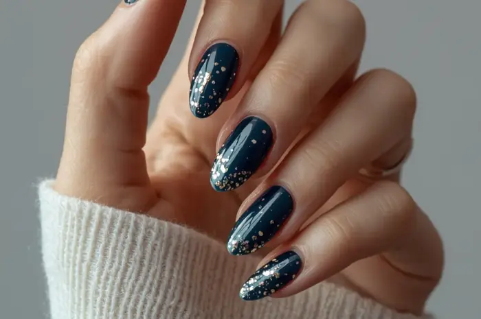 10 Gilded Glamour: The Hottest Gold Chrome Nail Ideas for a Fly Manicure