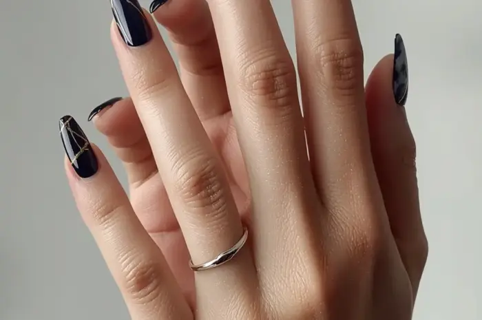 10 Gilded Glamour Gold Chrome Nail Designs: Your Ultimate Pinterest-Worthy Guide