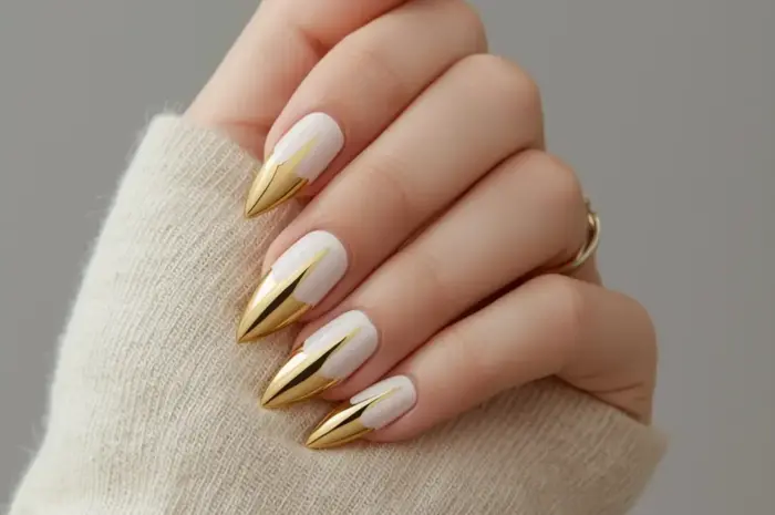 10 Gilded Glamour Gold Chrome Nail Designs for a Show-Stopping Manicure