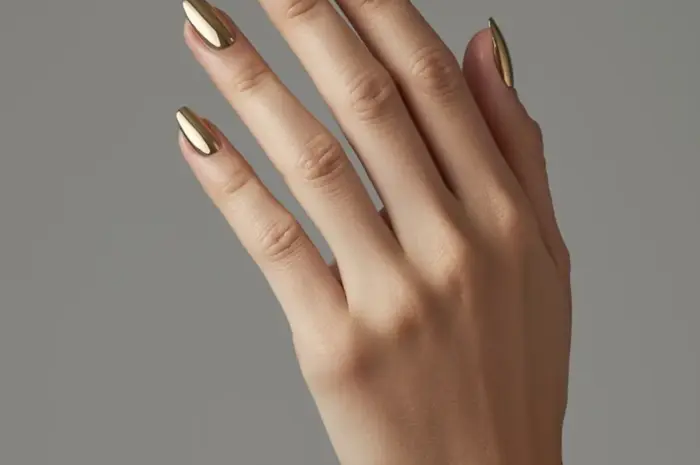 10 Gilded Glamour Gold Chrome Nail Designs to Elevate Your Style